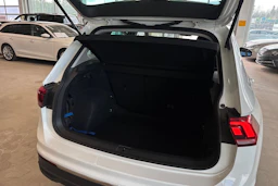 valkoinen Volkswagen Tiguan 2023 kuva 11.