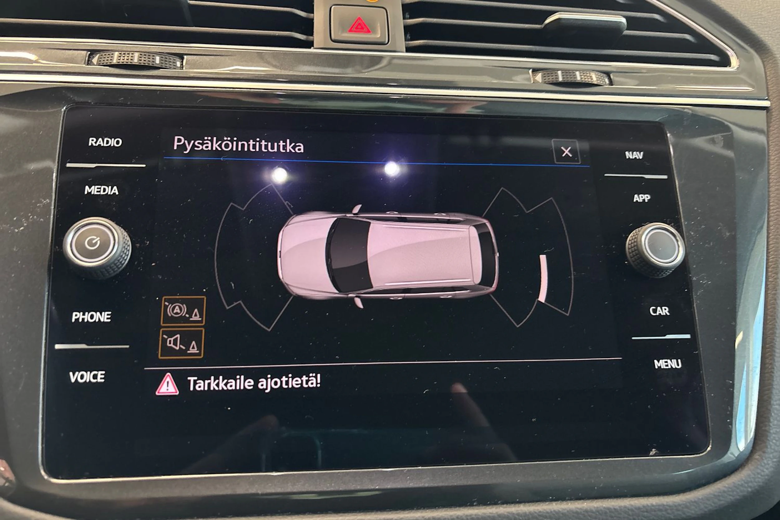valkoinen Volkswagen Tiguan 2023 kuva 14.