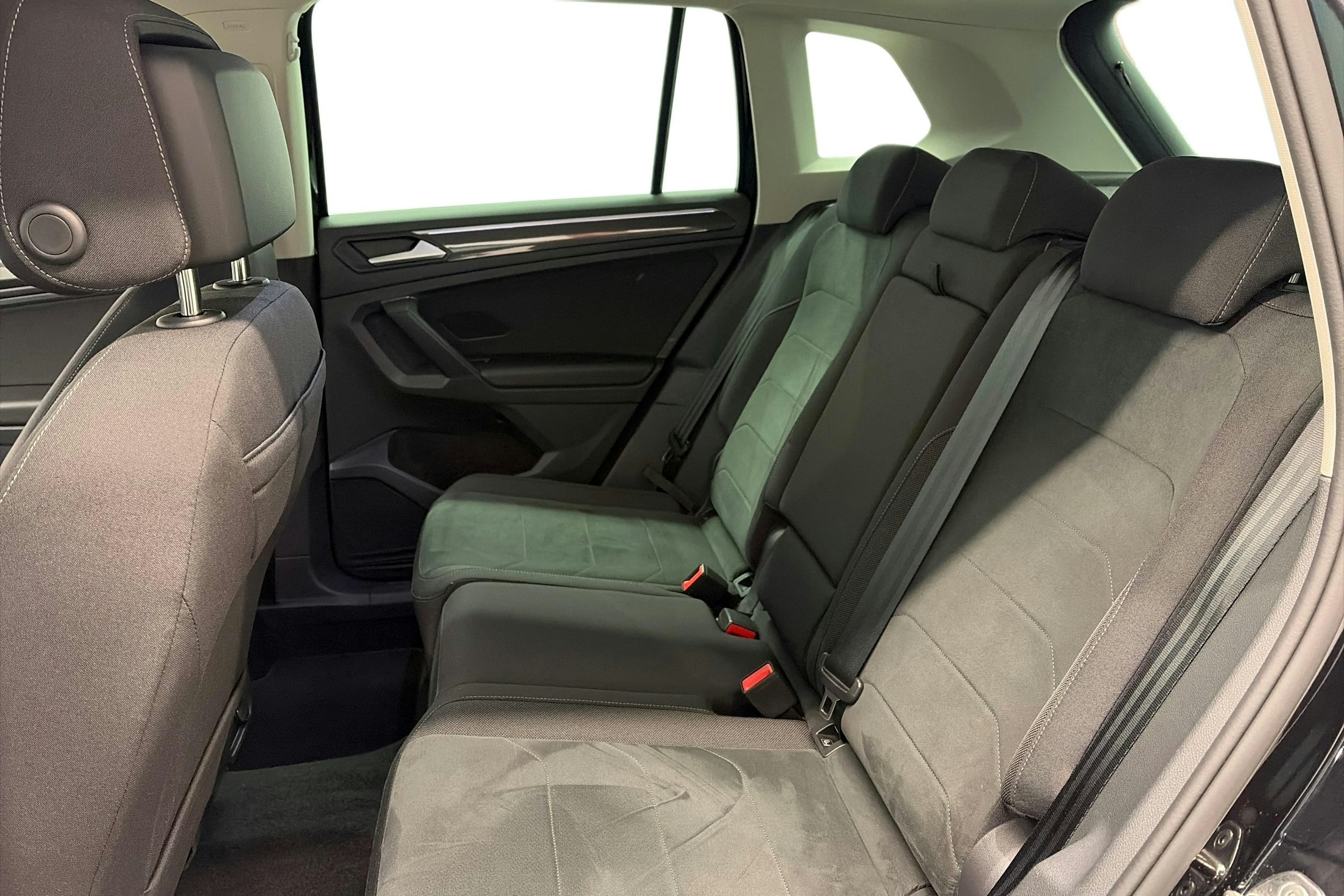 musta Volkswagen Tiguan 2023 kuva 10.