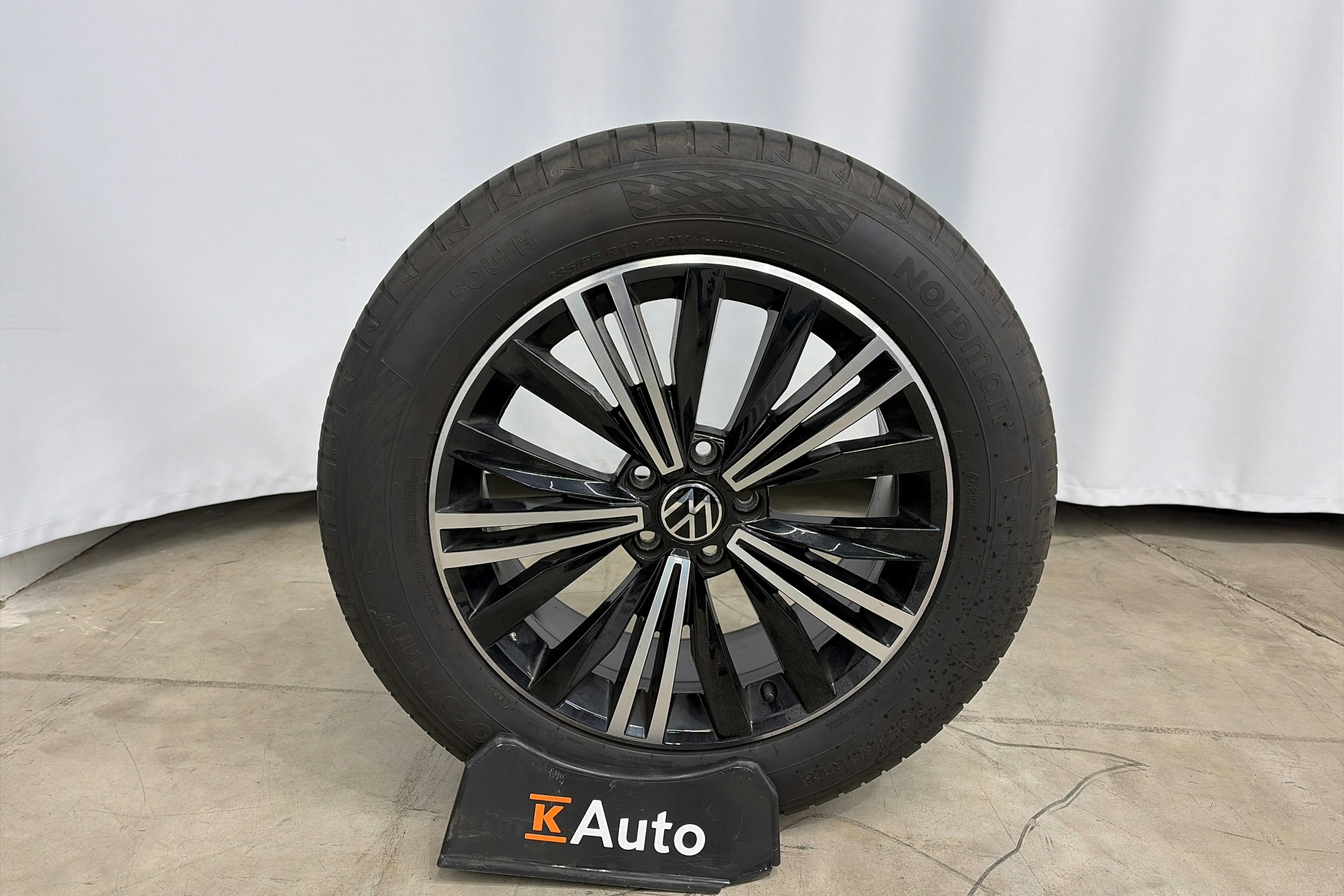 musta Volkswagen Tiguan 2023 kuva 13.