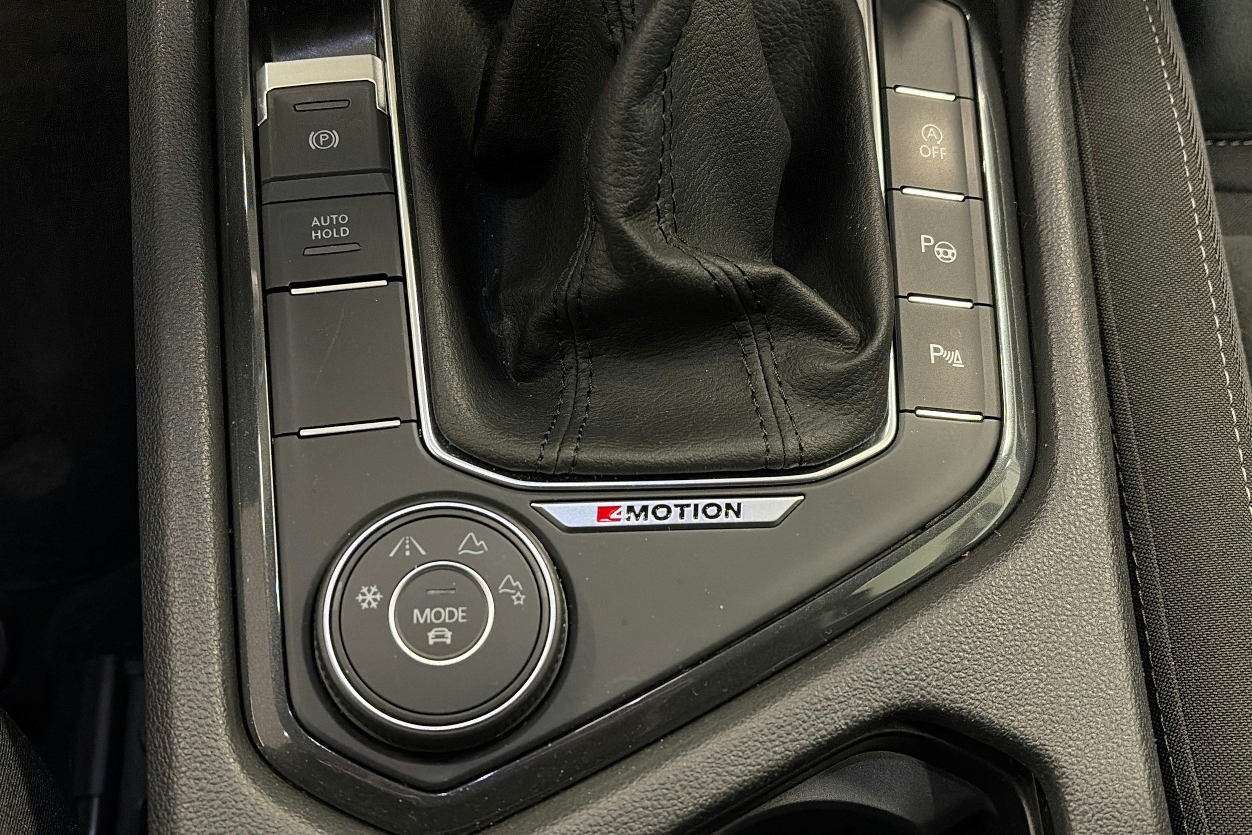 musta Volkswagen Tiguan 2023 kuva 17.