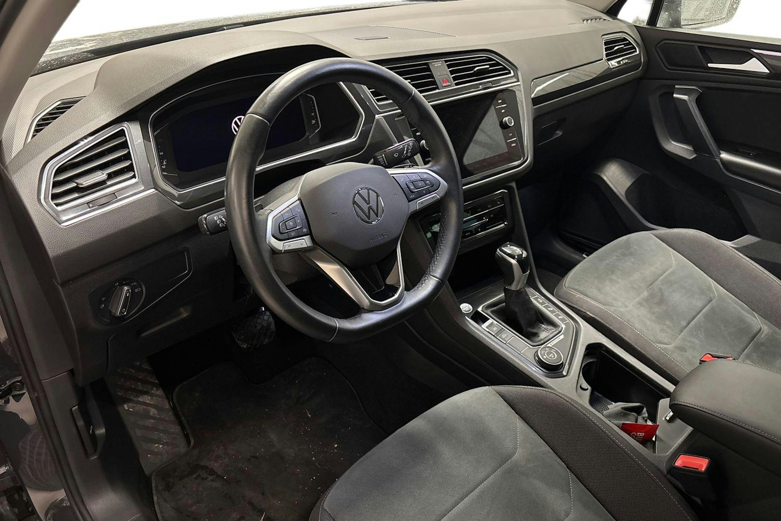 Harmaa Volkswagen Tiguan 2023 kuva 3.