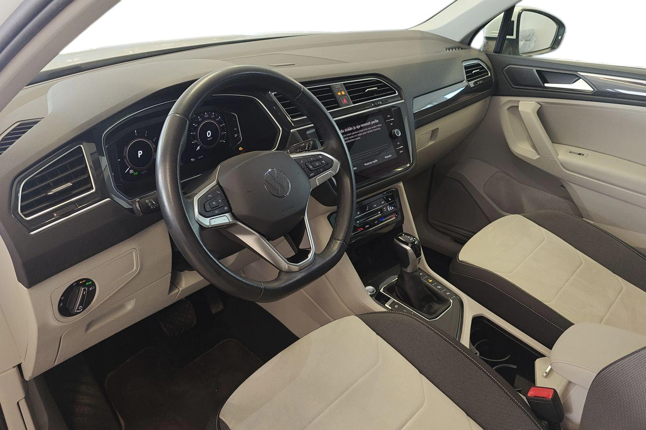 valkoinen Volkswagen Tiguan 2023 kuva 6.