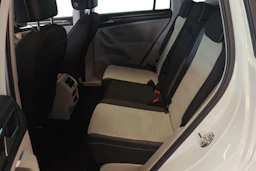 valkoinen Volkswagen Tiguan 2023 kuva 8.