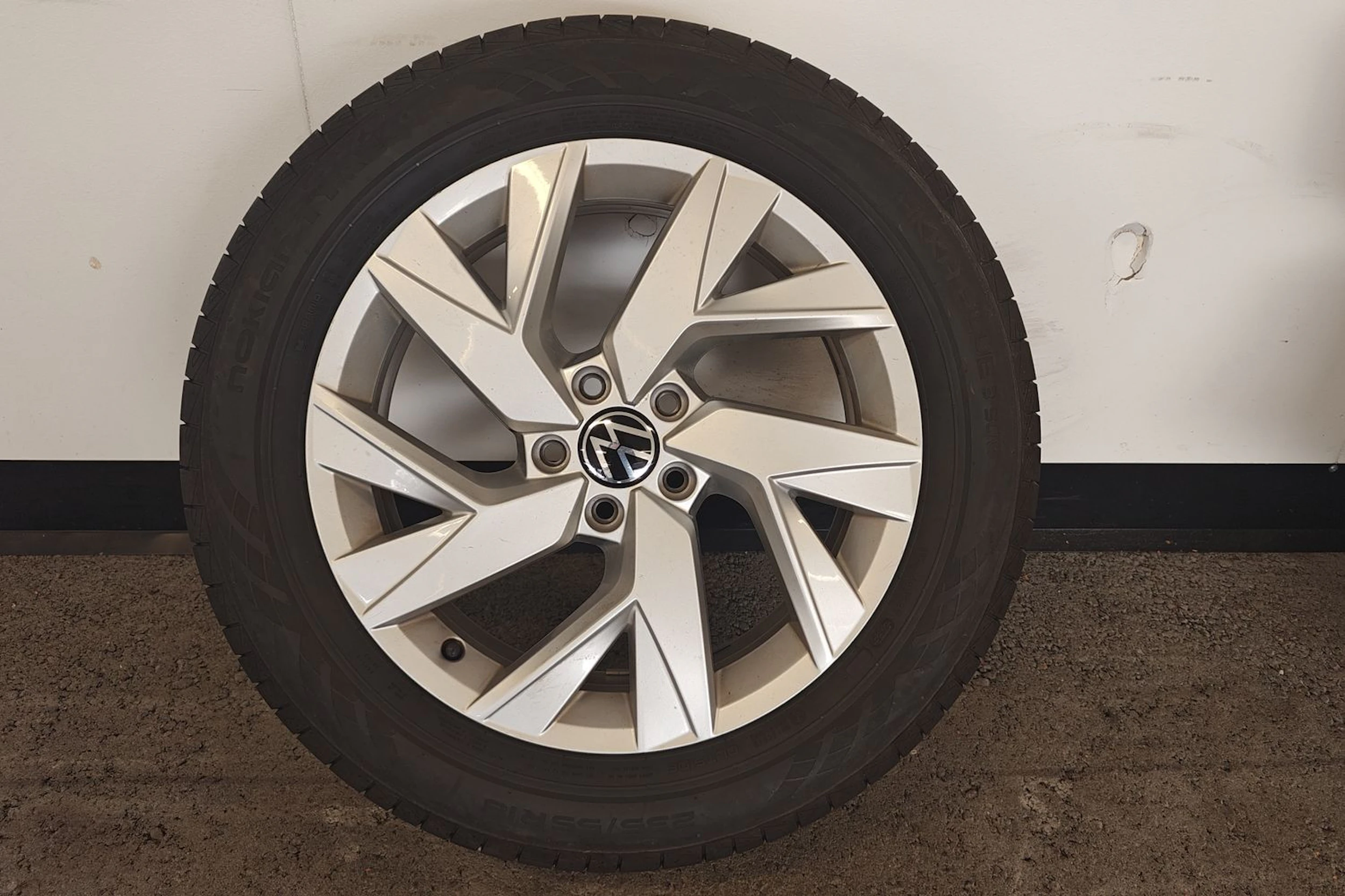 valkoinen Volkswagen Tiguan 2023 kuva 10.