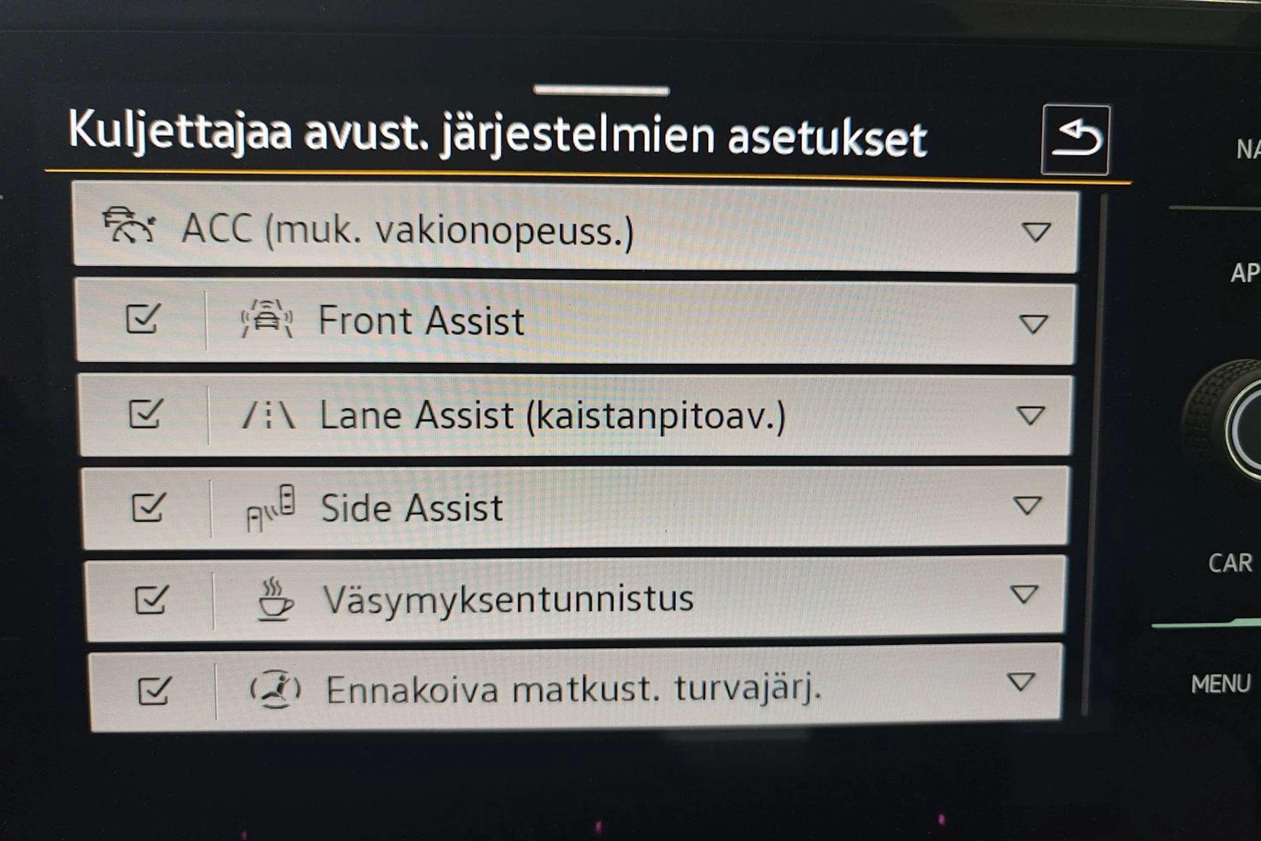 valkoinen Volkswagen Tiguan 2023 kuva 13.