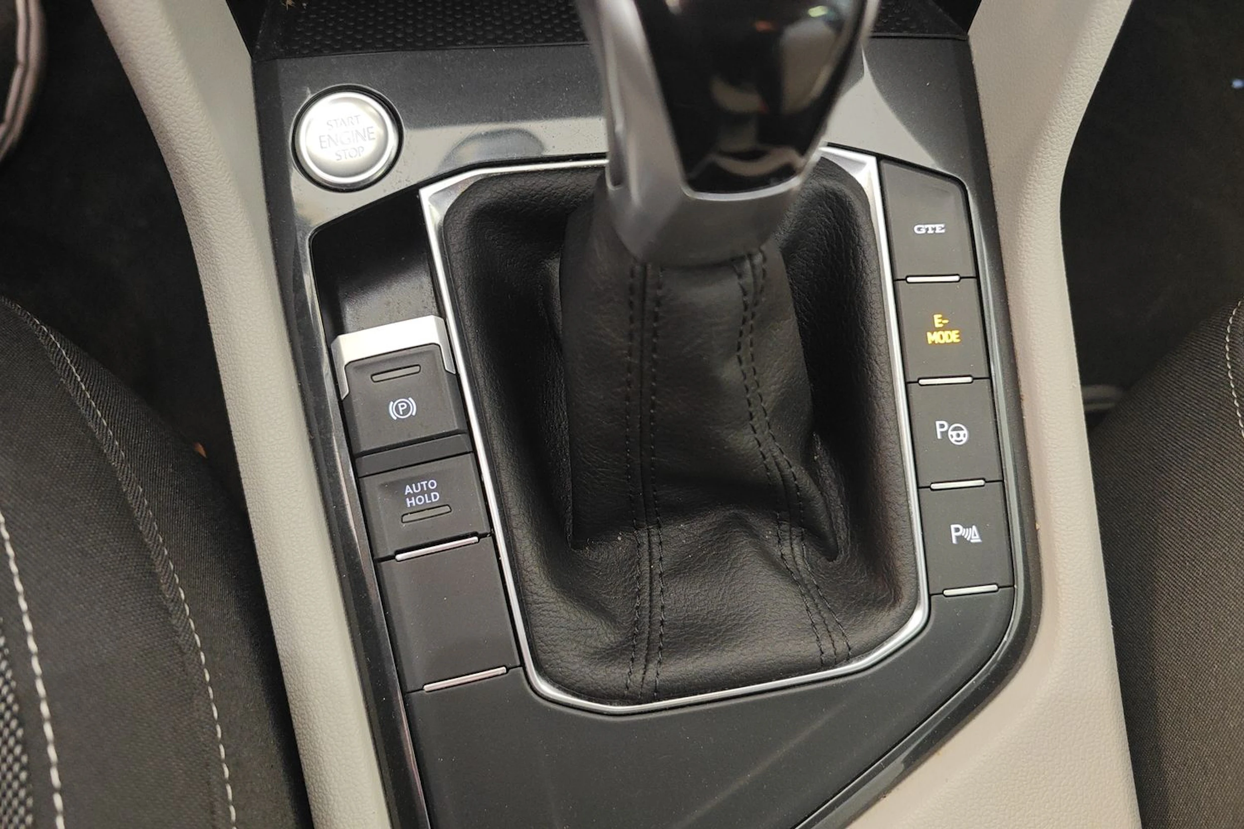 valkoinen Volkswagen Tiguan 2023 kuva 15.