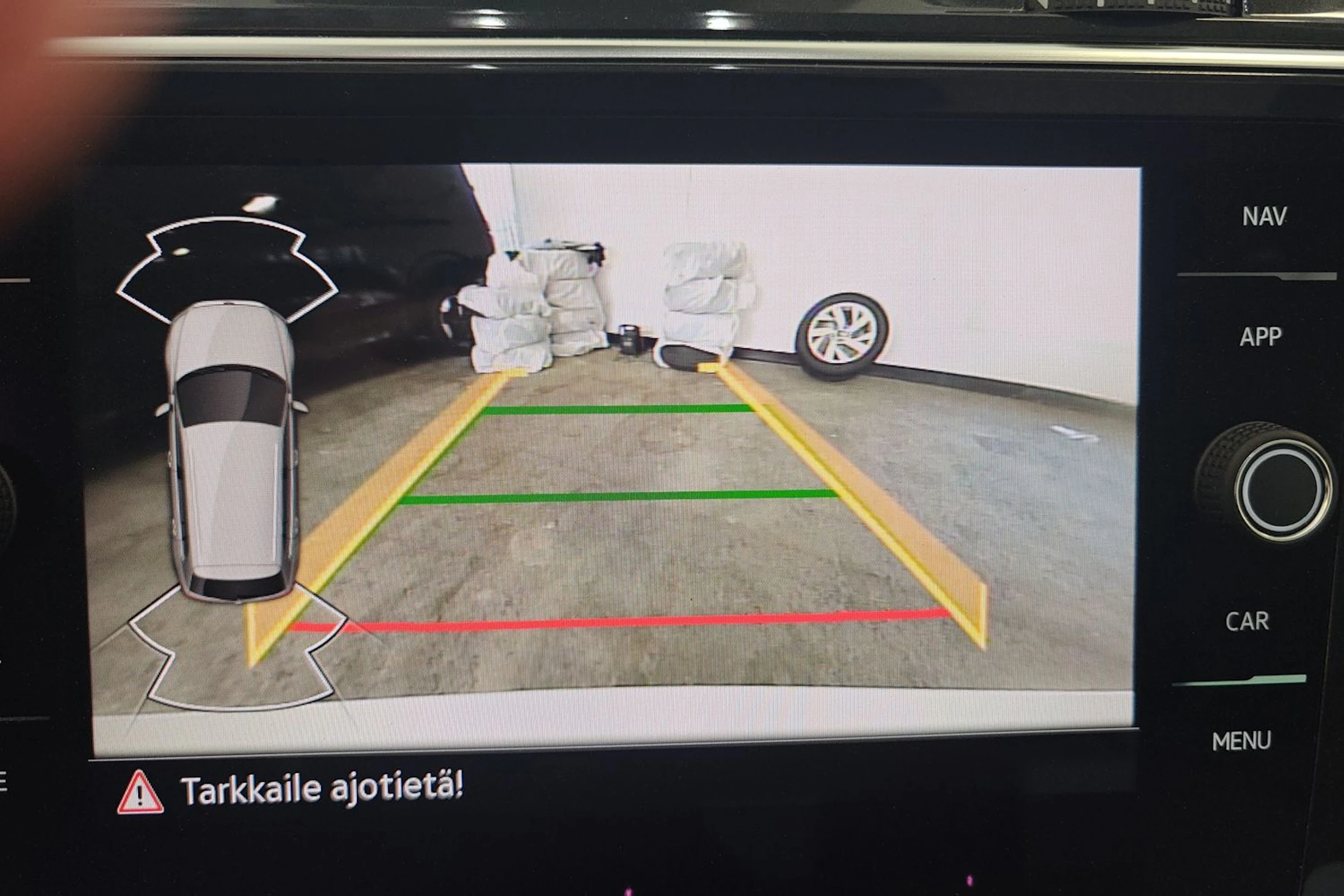 valkoinen Volkswagen Tiguan 2023 kuva 16.