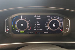 valkoinen Volkswagen Tiguan 2023 kuva 18.