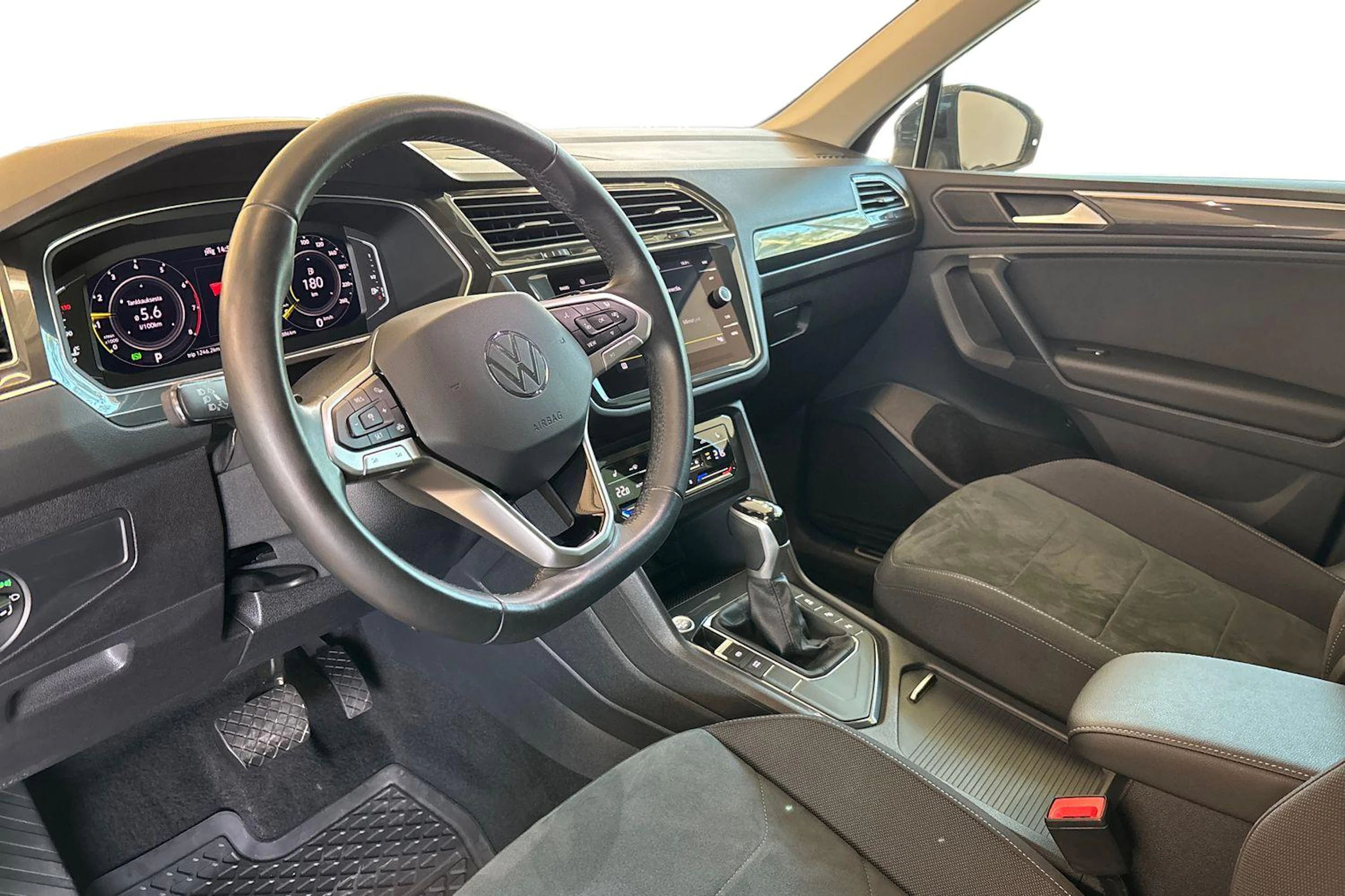 Harmaa Volkswagen Tiguan 2023 kuva 6.