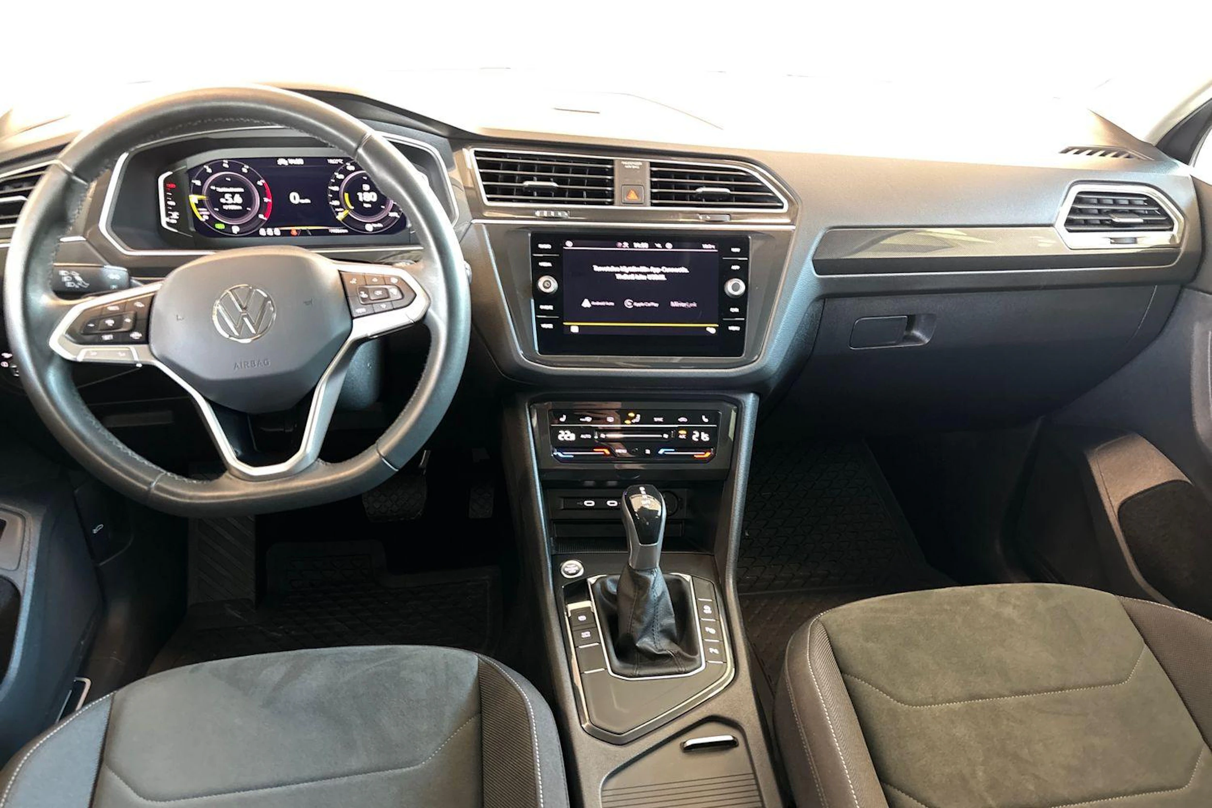 Harmaa Volkswagen Tiguan 2023 kuva 7.