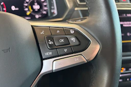 Harmaa Volkswagen Tiguan 2023 kuva 12.