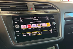 Harmaa Volkswagen Tiguan 2023 kuva 14.