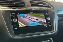 Harmaa Volkswagen Tiguan 2023 kuva 16.