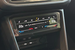 Harmaa Volkswagen Tiguan 2023 kuva 17.