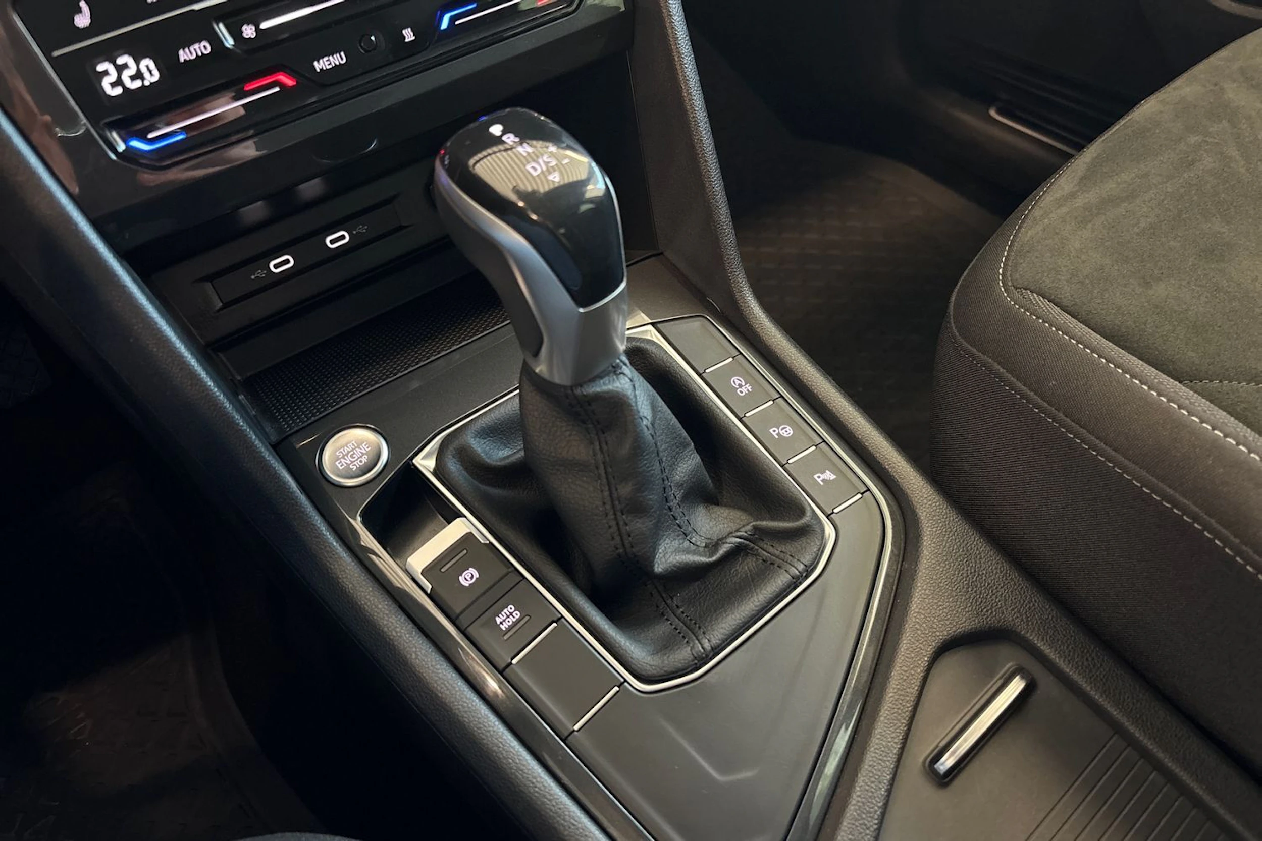 Harmaa Volkswagen Tiguan 2023 kuva 18.