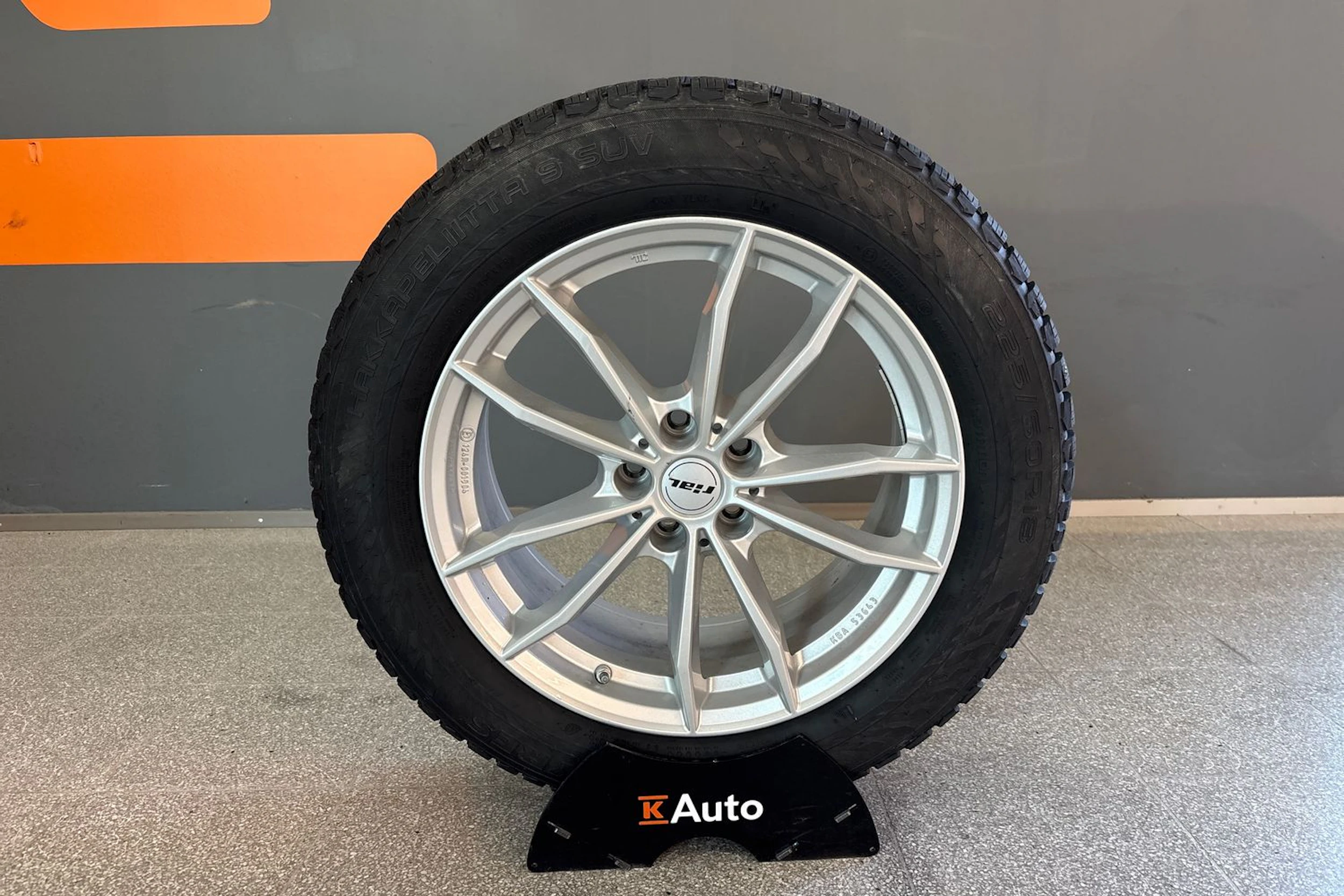 Harmaa Volkswagen Tiguan 2023 kuva 21.