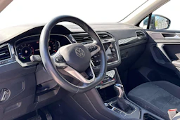 met. sininen Volkswagen Tiguan 2023 kuva 3.