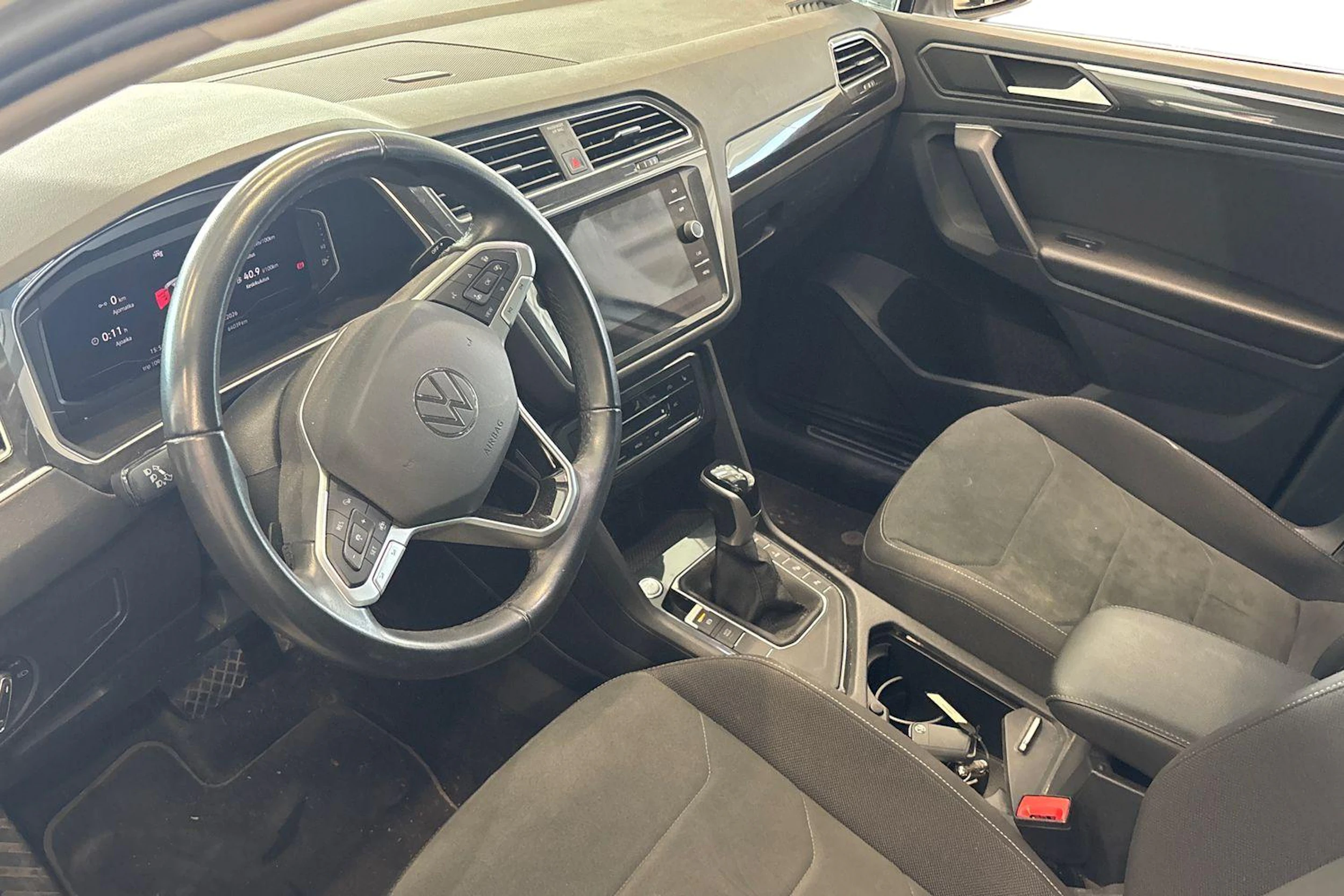valkoinen Volkswagen Tiguan 2023 kuva 3.