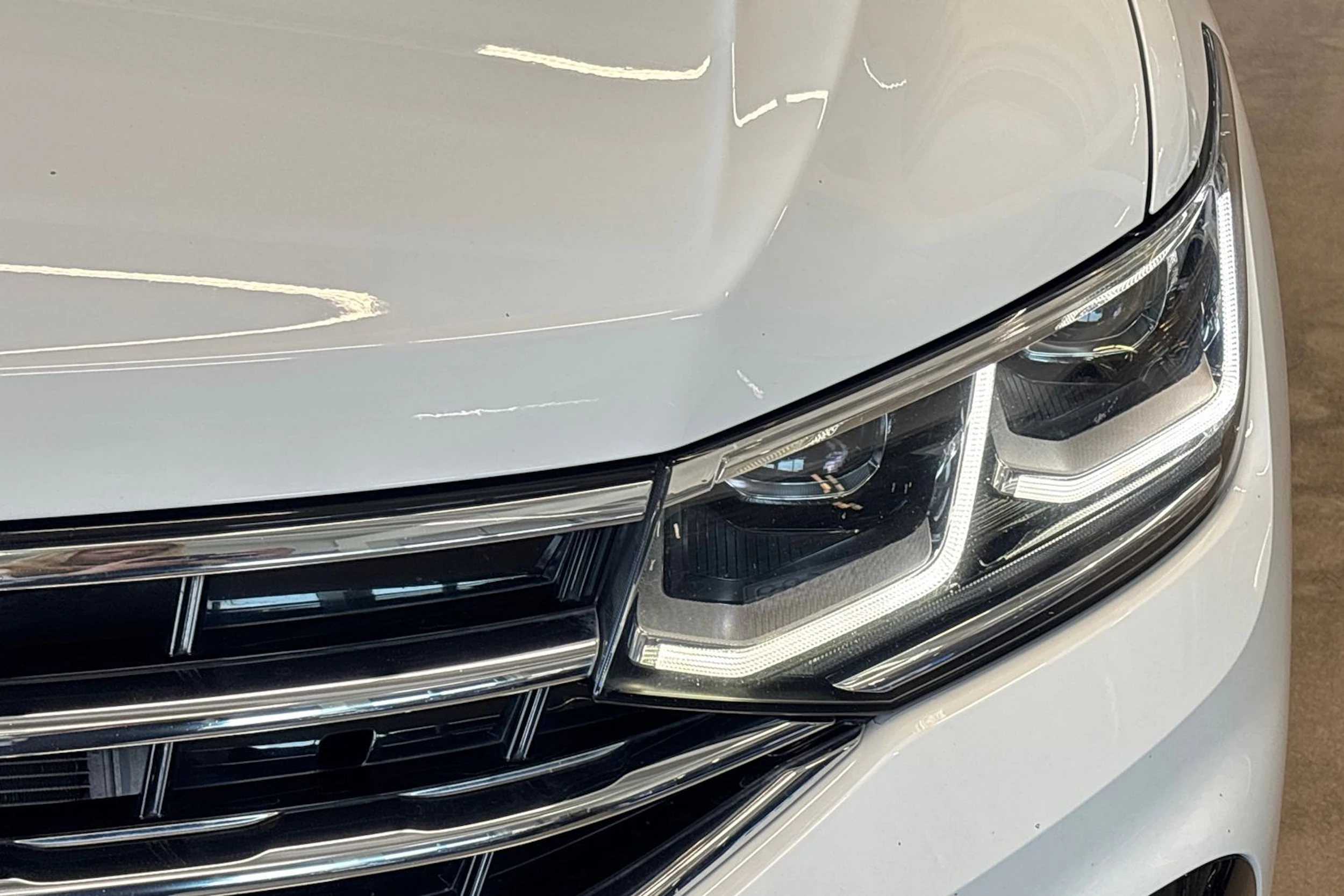 valkoinen Volkswagen Tiguan 2023 kuva 13.