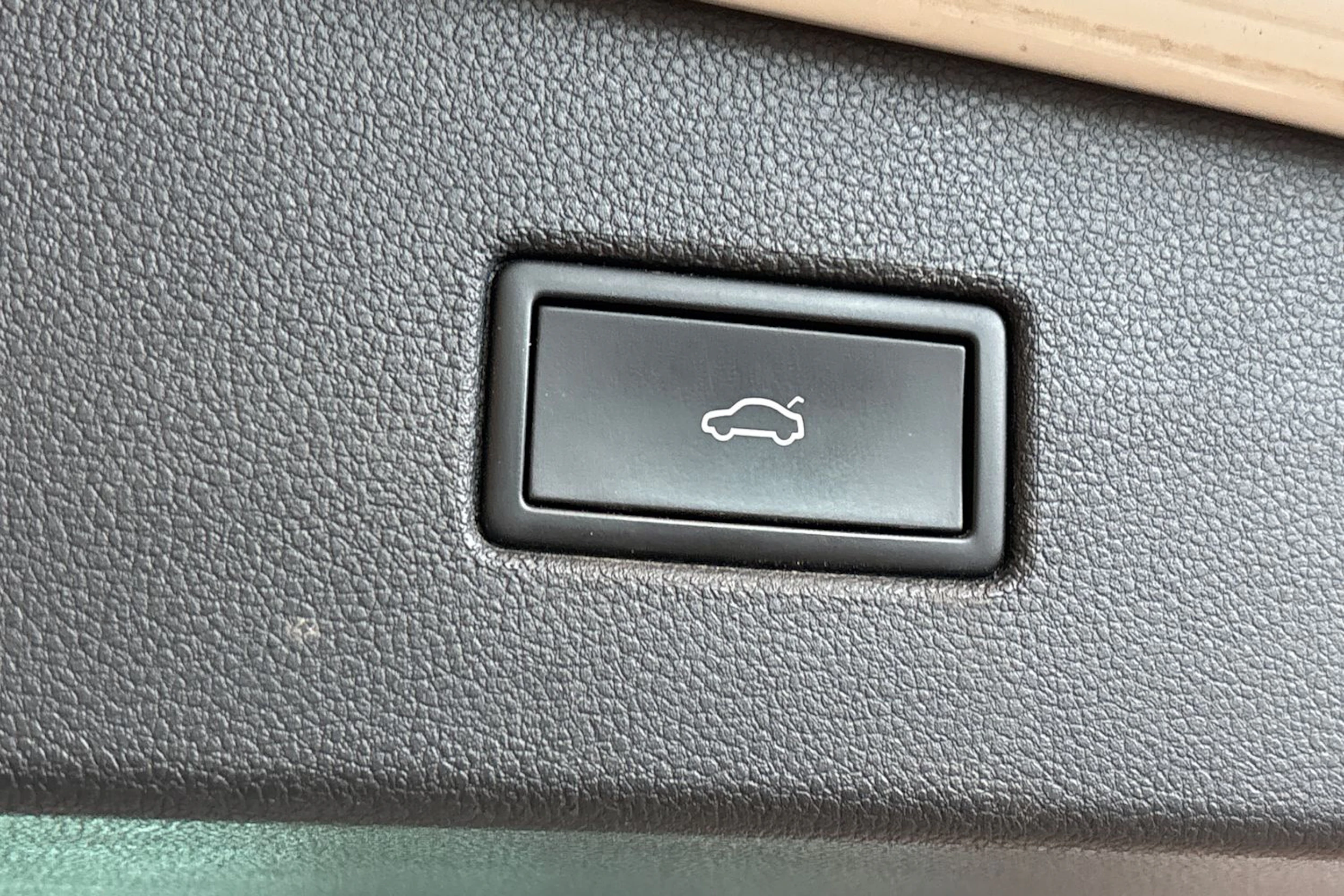valkoinen Volkswagen Tiguan 2023 kuva 17.