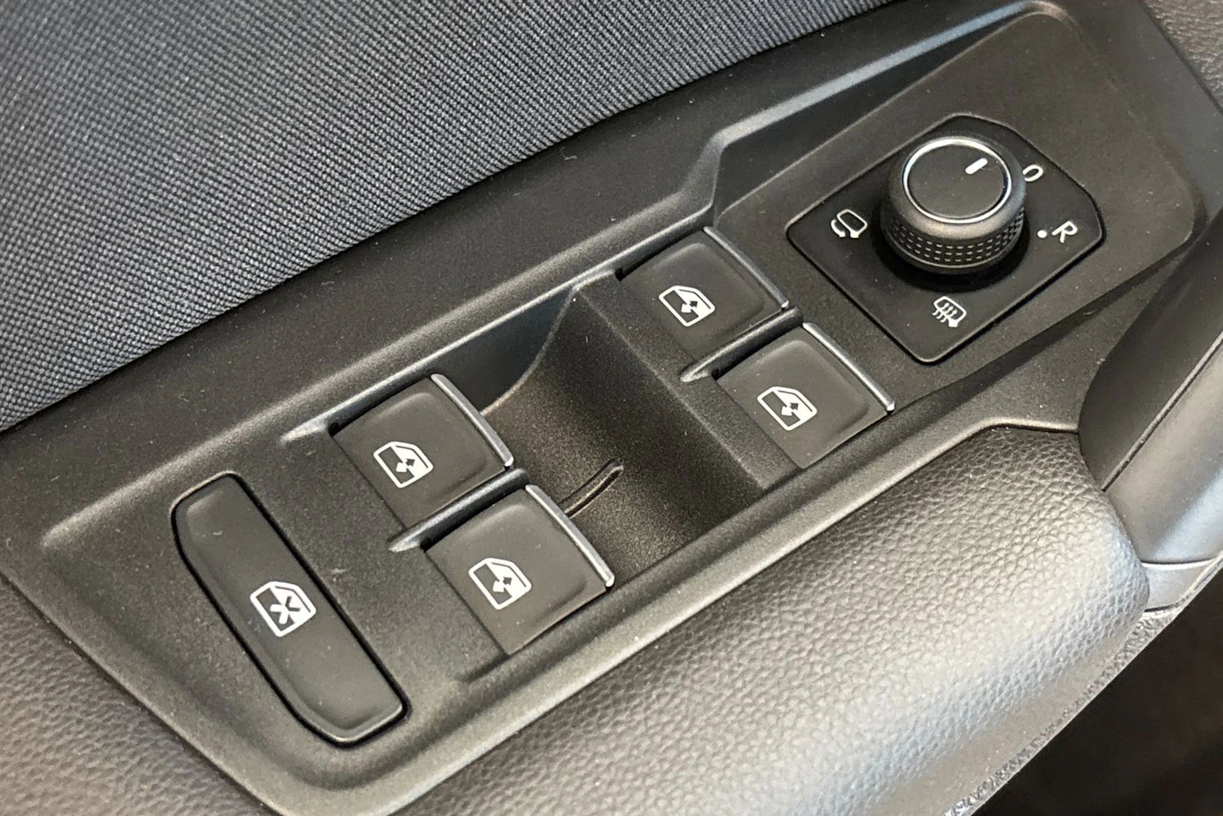 valkoinen Volkswagen Tiguan 2023 kuva 22.