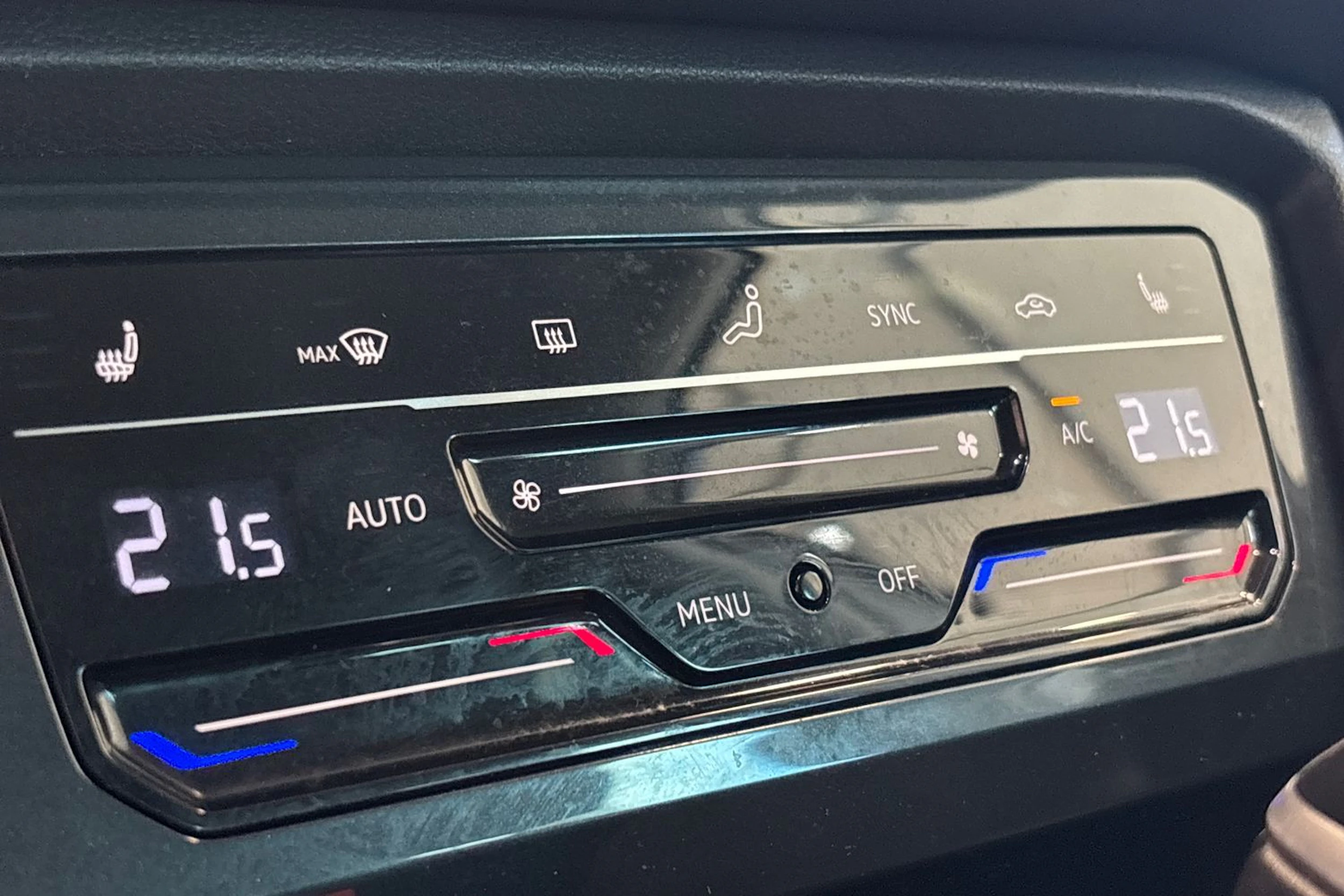 valkoinen Volkswagen Tiguan 2023 kuva 28.