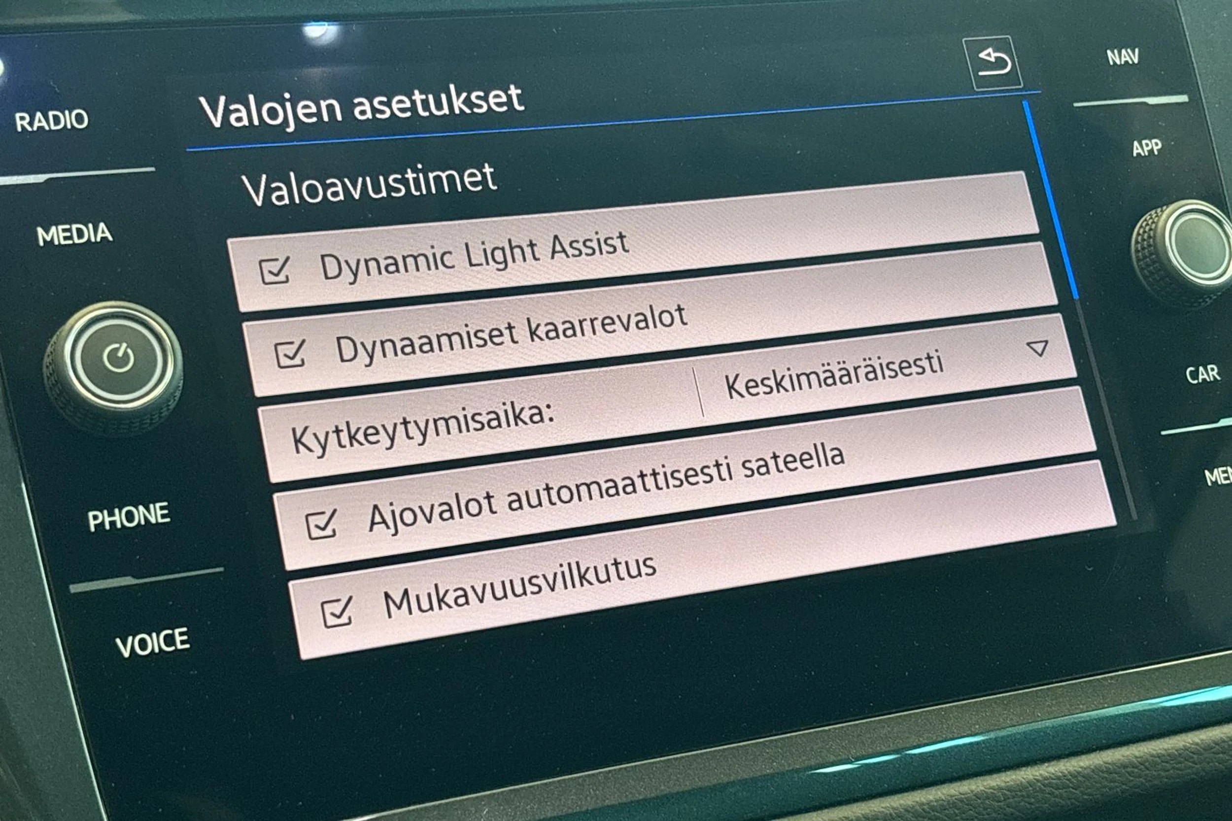 valkoinen Volkswagen Tiguan 2023 kuva 33.