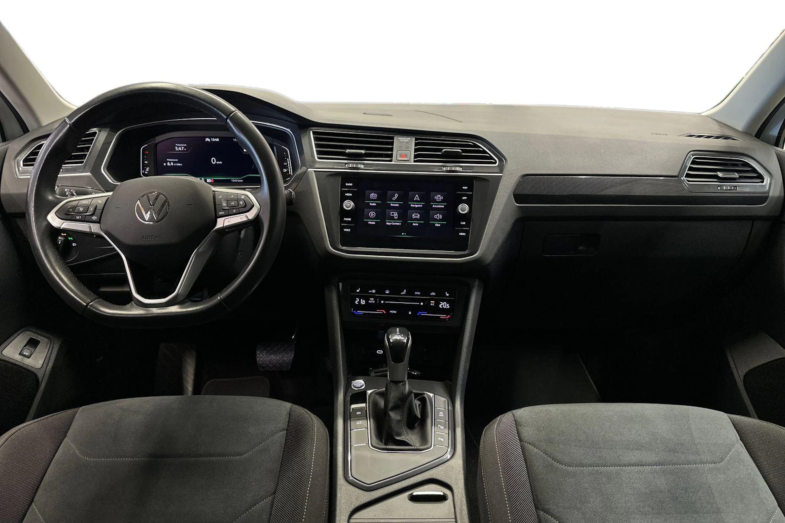 valkoinen Volkswagen Tiguan 2023 kuva 7.