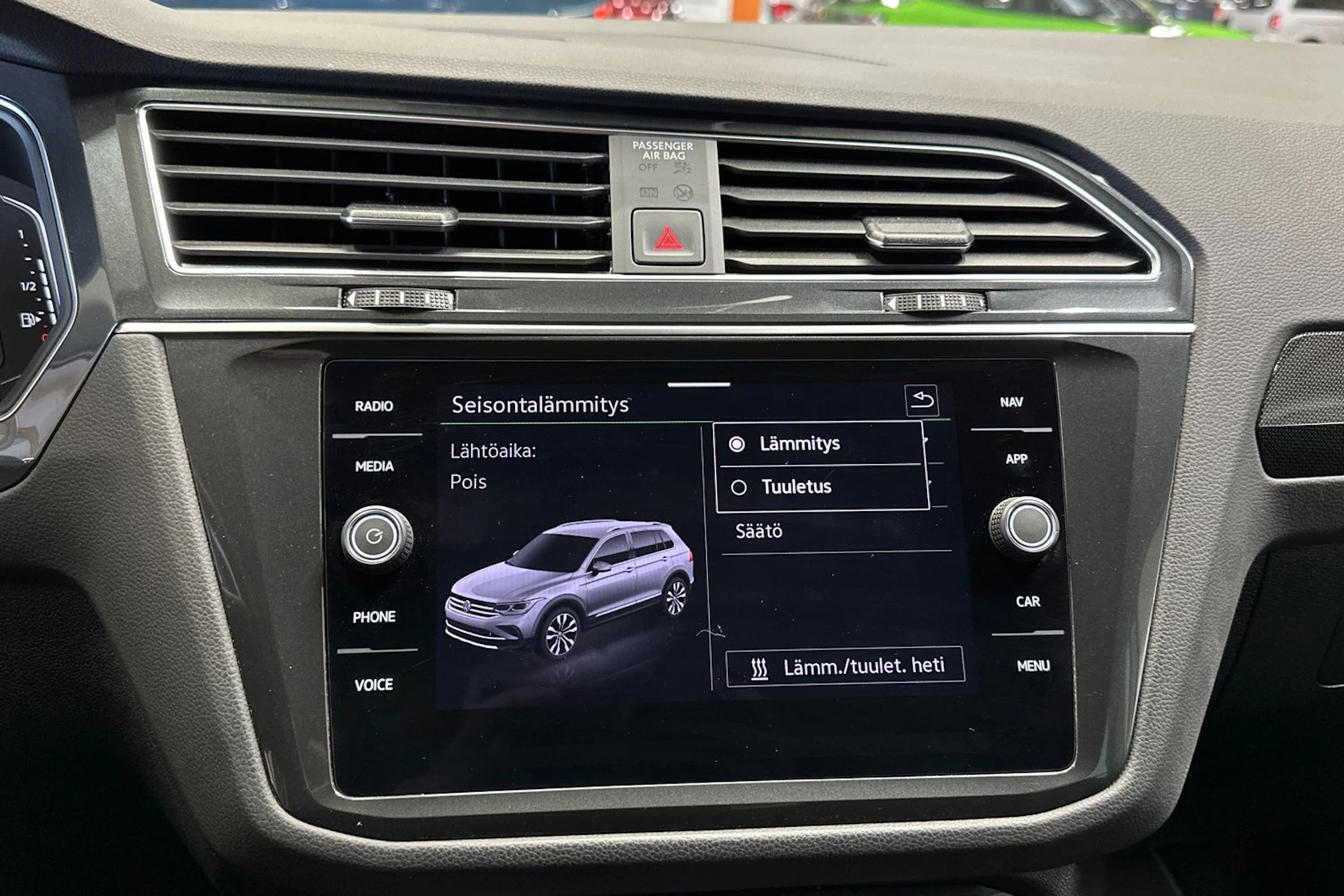 valkoinen Volkswagen Tiguan 2023 kuva 14.