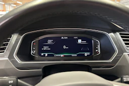 valkoinen Volkswagen Tiguan 2023 kuva 20.