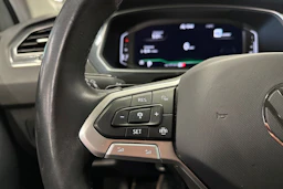 valkoinen Volkswagen Tiguan 2023 kuva 21.