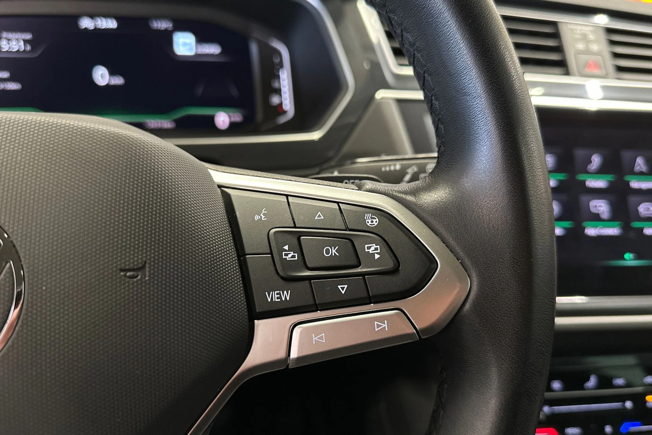 valkoinen Volkswagen Tiguan 2023 kuva 22.