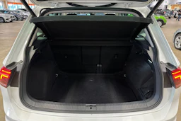 valkoinen Volkswagen Tiguan 2023 kuva 24.