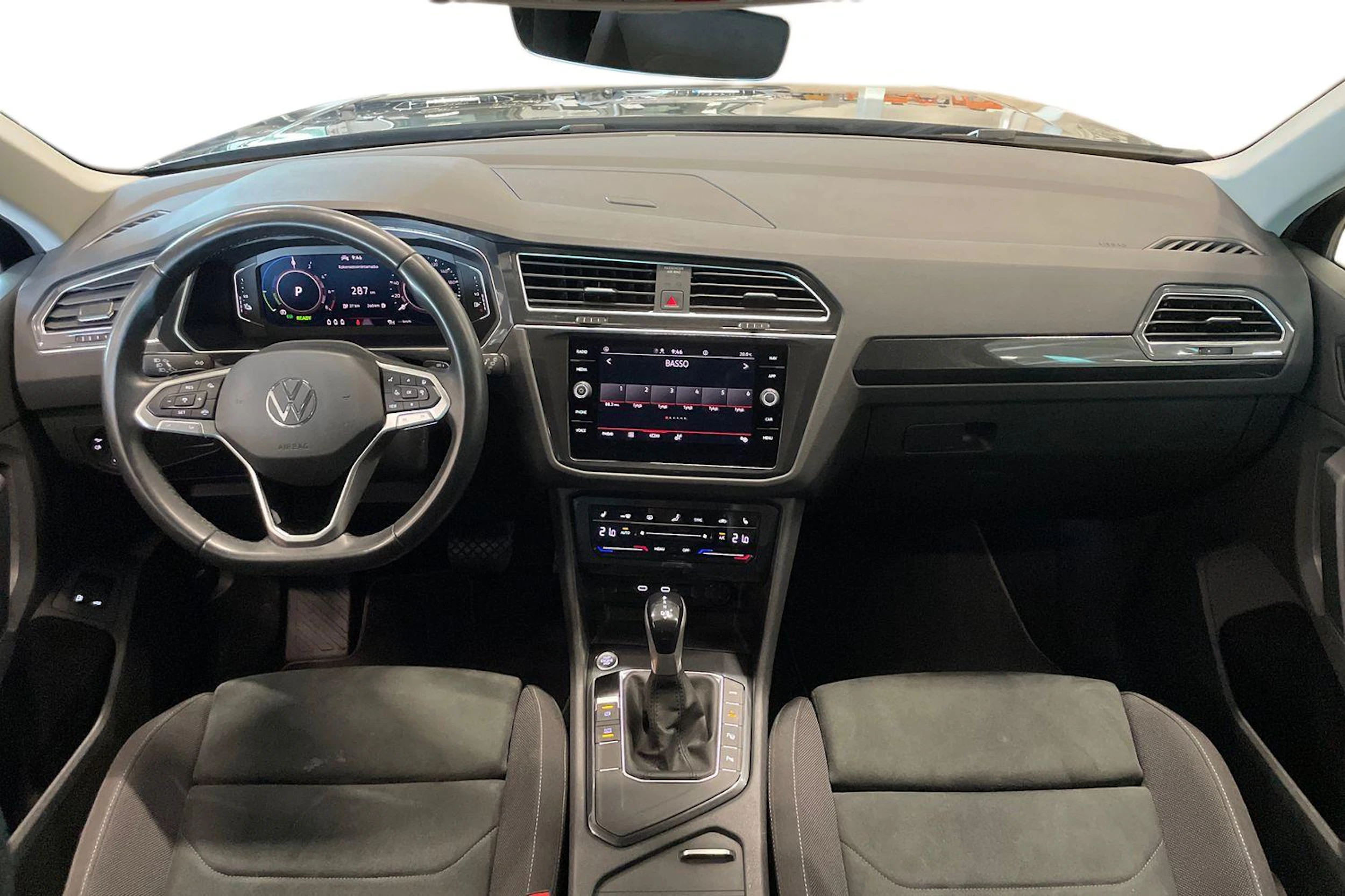 musta Volkswagen Tiguan 2023 kuva 7.
