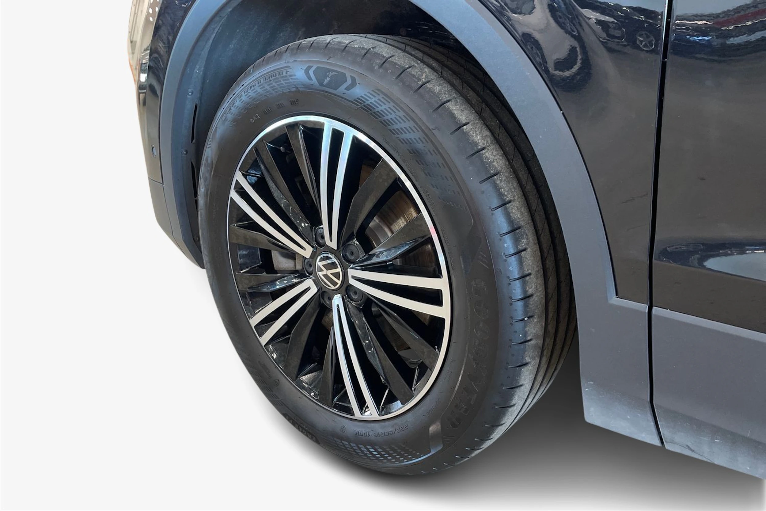 musta Volkswagen Tiguan 2023 kuva 9.
