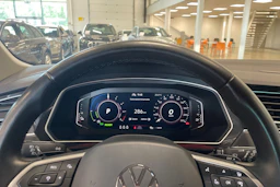musta Volkswagen Tiguan 2023 kuva 12.