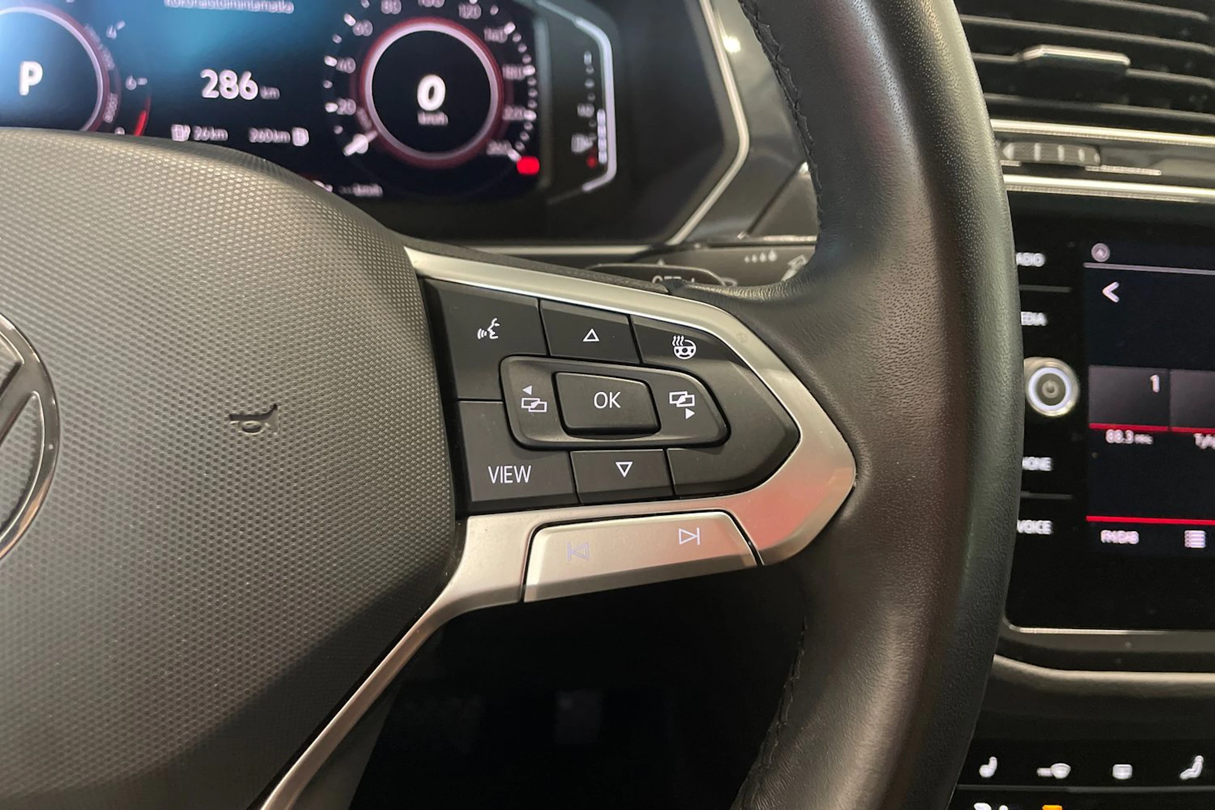 musta Volkswagen Tiguan 2023 kuva 13.