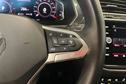 musta Volkswagen Tiguan 2023 kuva 13.