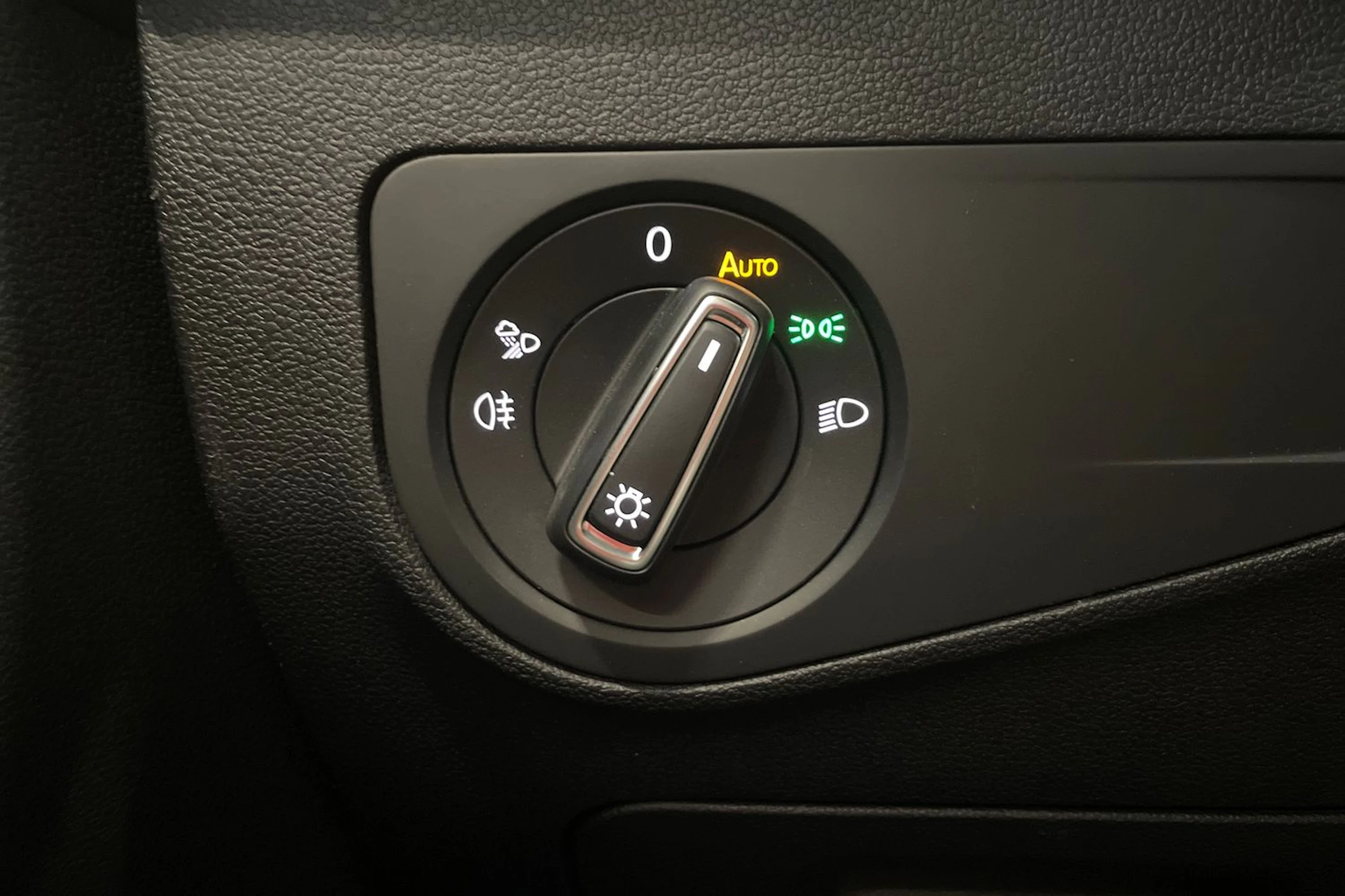 musta Volkswagen Tiguan 2023 kuva 15.