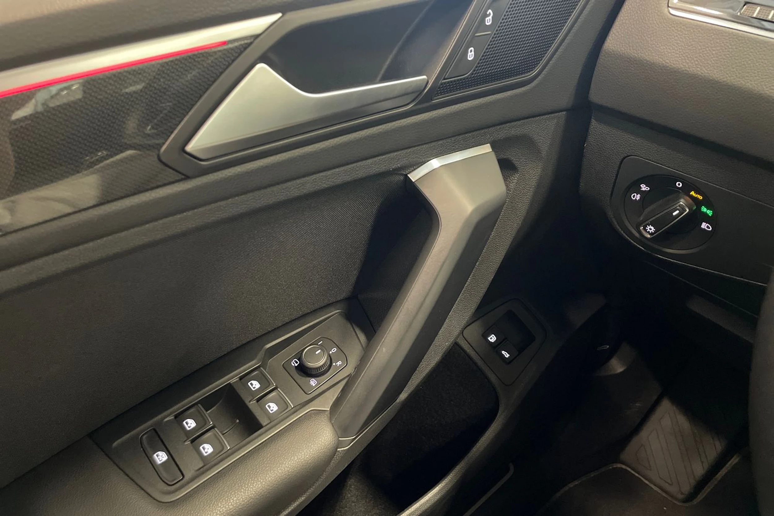 musta Volkswagen Tiguan 2023 kuva 16.