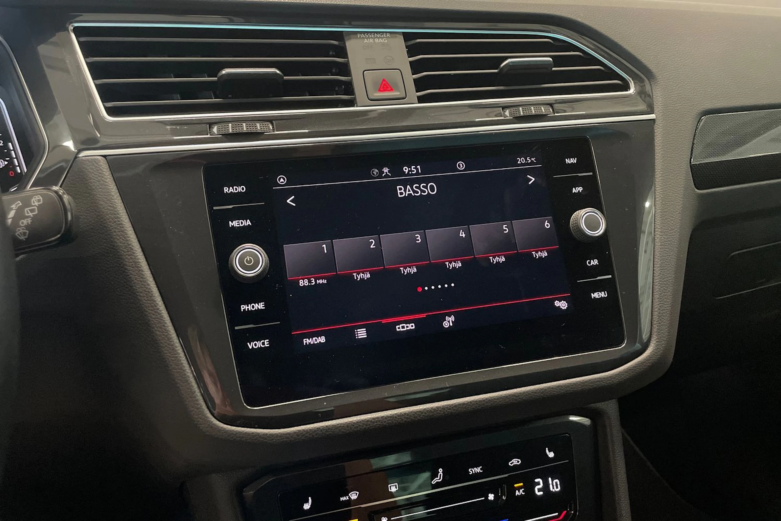 musta Volkswagen Tiguan 2023 kuva 17.