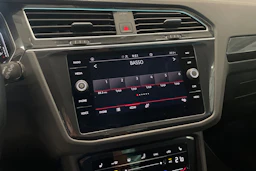 musta Volkswagen Tiguan 2023 kuva 17.