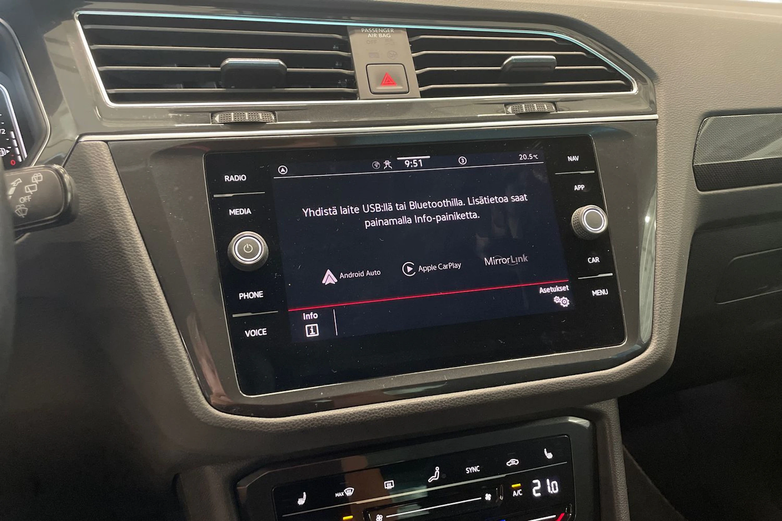 musta Volkswagen Tiguan 2023 kuva 20.
