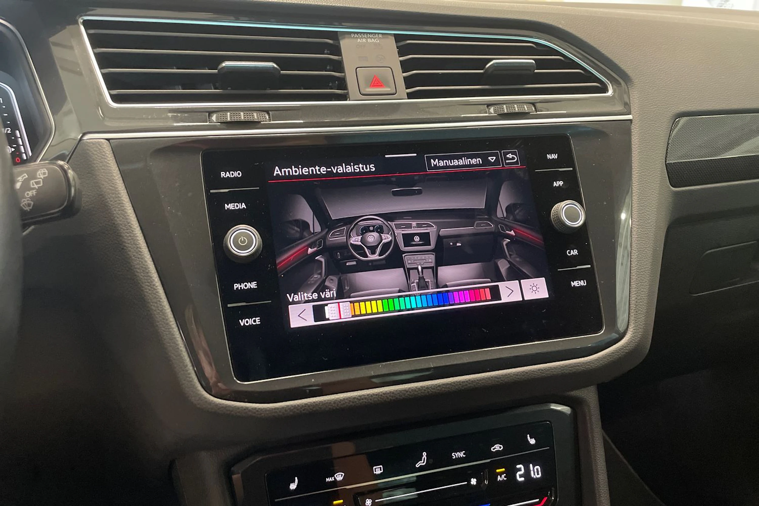 musta Volkswagen Tiguan 2023 kuva 21.