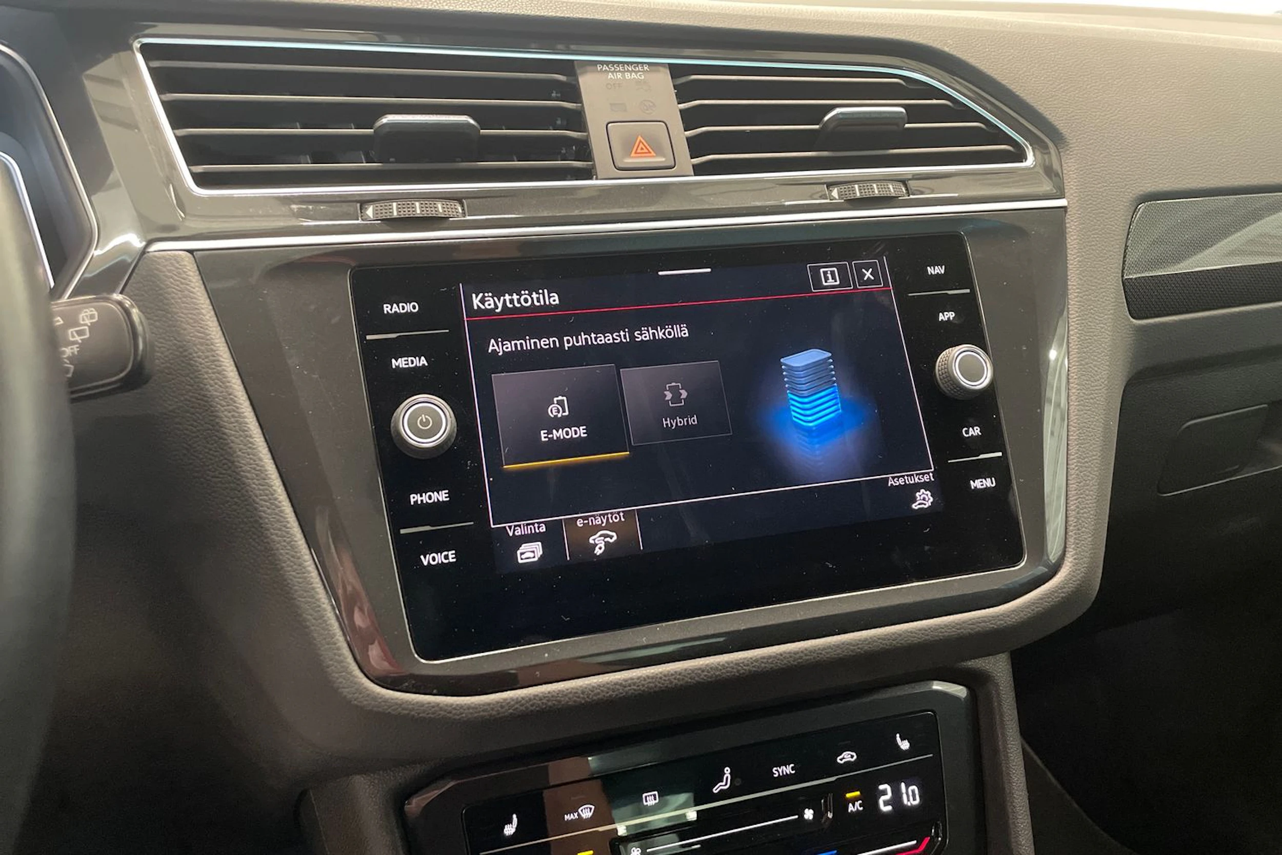 musta Volkswagen Tiguan 2023 kuva 23.