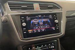 musta Volkswagen Tiguan 2023 kuva 24.