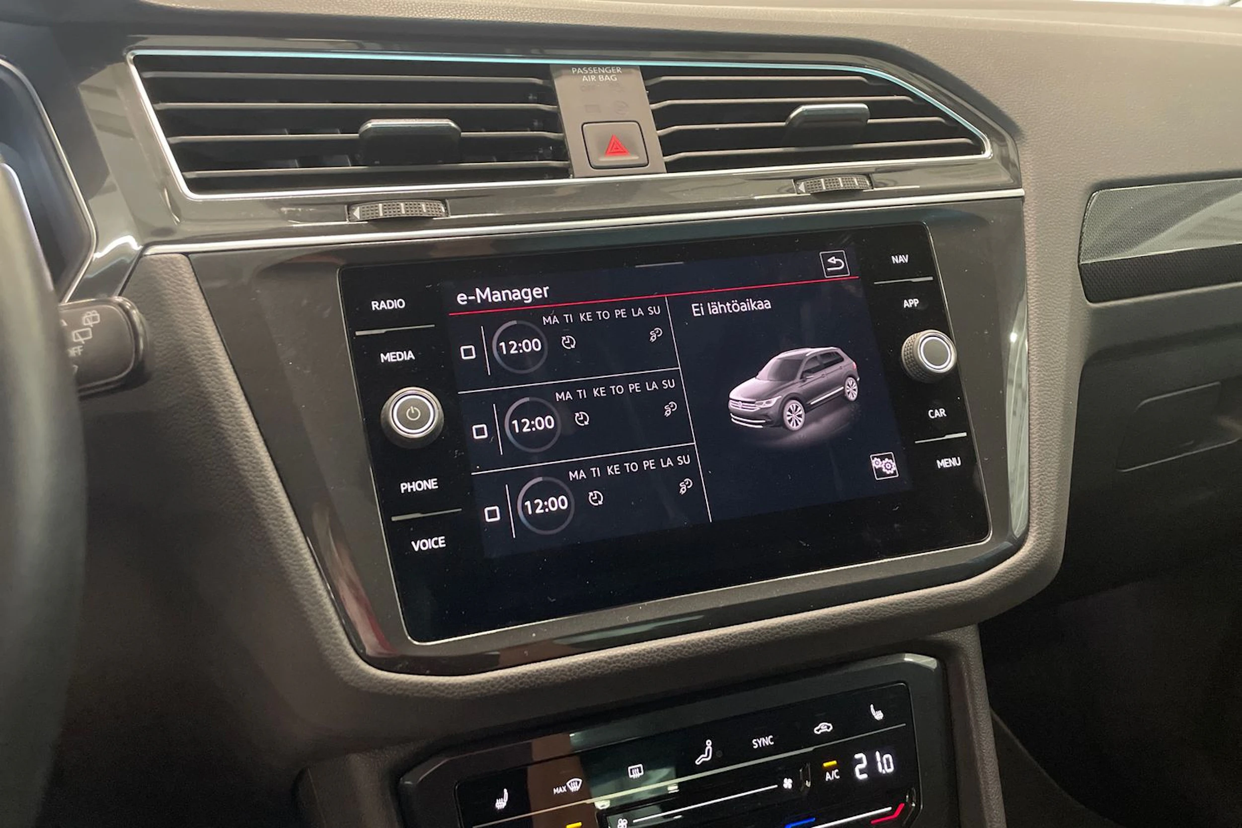 musta Volkswagen Tiguan 2023 kuva 25.