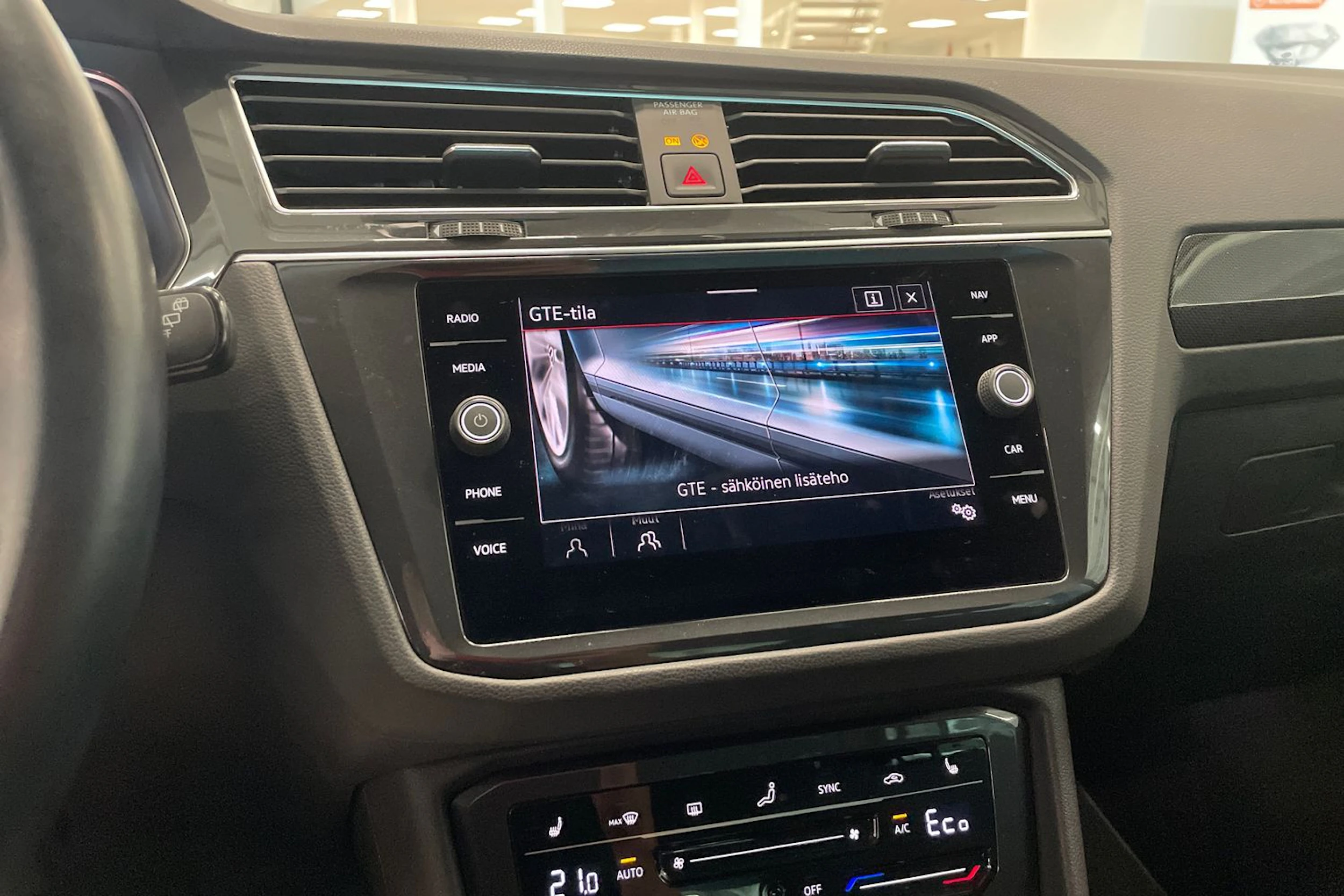 musta Volkswagen Tiguan 2023 kuva 27.