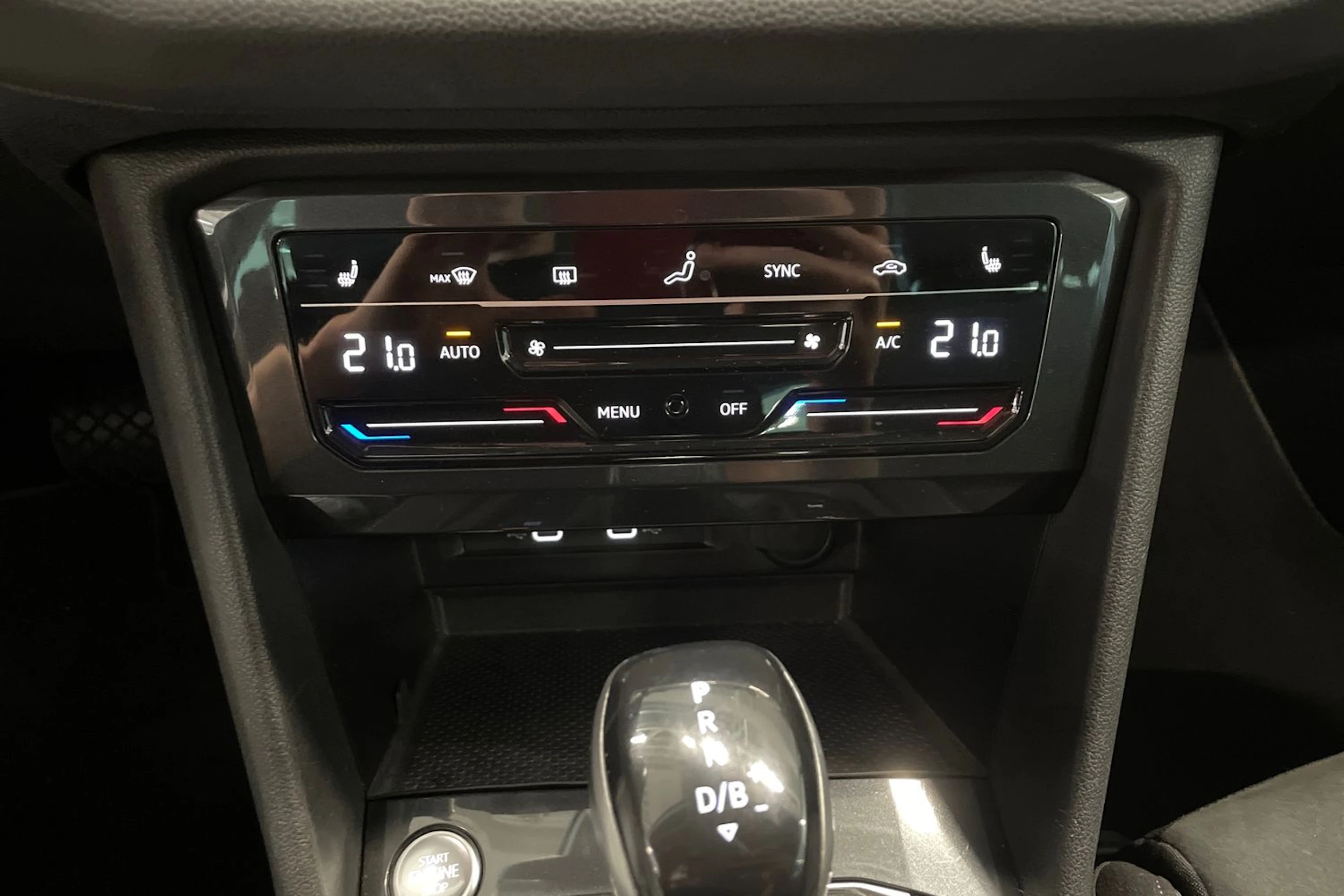 musta Volkswagen Tiguan 2023 kuva 28.